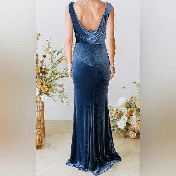 Velvet v-neck mermaid gown - Picture 4 of 6